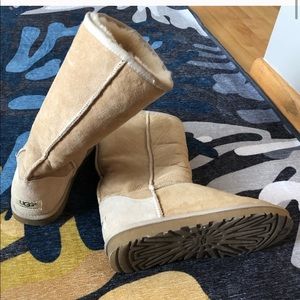 Ugg classic boot size 7